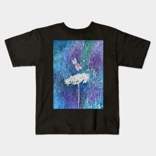 A Dragonfly Salutes A Queen Kids T-Shirt